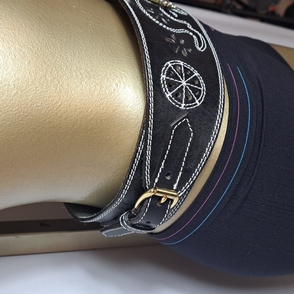 Vintage Liz Claiborne Black Leather Belt Upscaled With Peace Sign - Picture 4 of 7